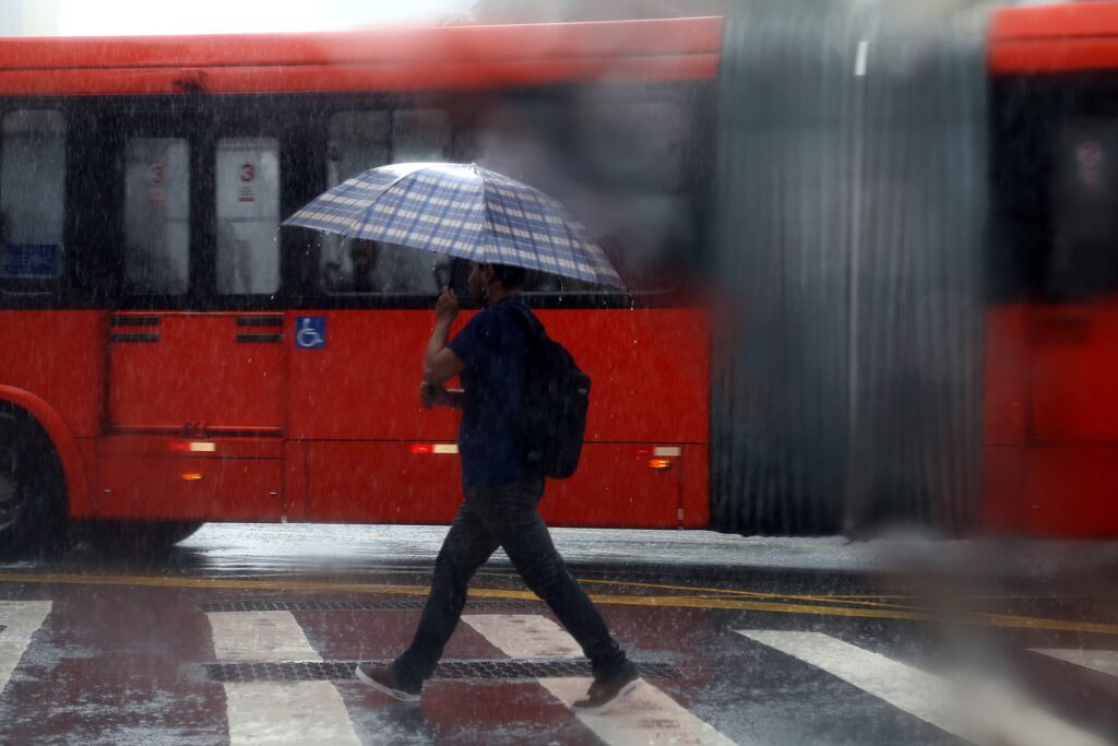 Alerta de Chuva Forte em Curitiba: Prepare-se para Tempestades Alerta de Chuva Forte em Curitiba: Prepare-se para Tempestades