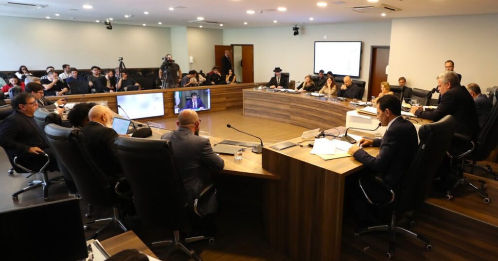 Conselho de Ética da Alep Impõe Sanções a Renato Freitas e Ricardo Arruda Conselho de Ética da Alep Impõe Sanções a Renato Freitas e Ricardo Arruda