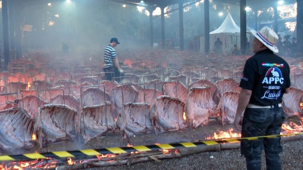 Maior Churrasco do Mundo: 600 Costelas e 17 Toneladas de Carne no Paraná