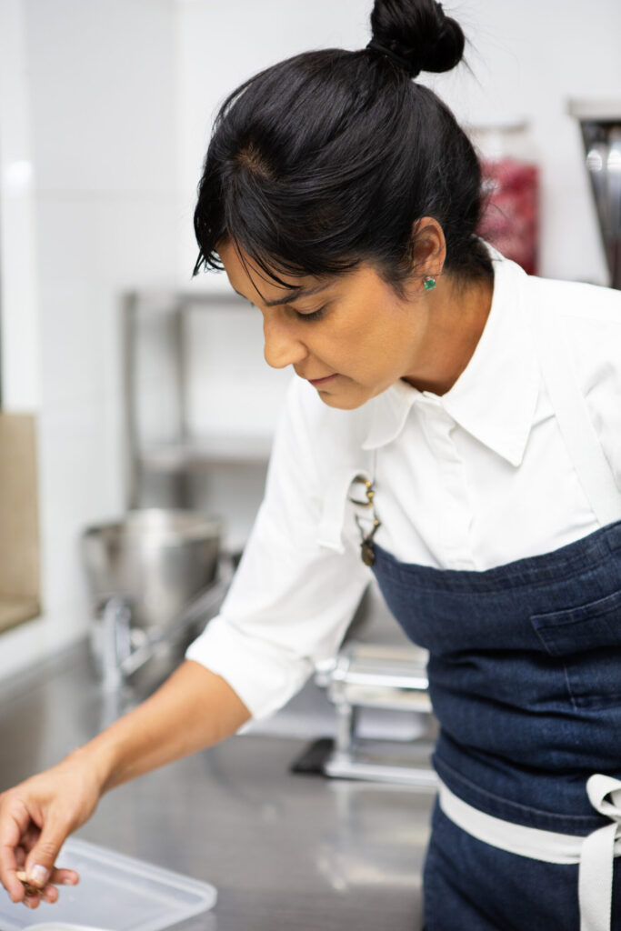Manu Buffara Brilha na Semana S do Comércio em Curitiba com Aula-Show de Gastronomia