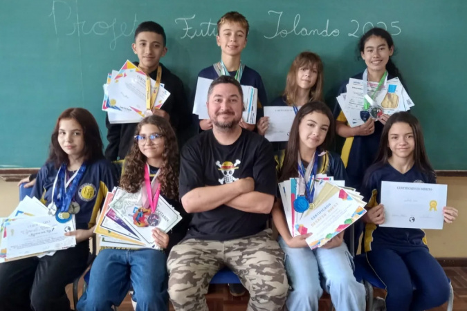 Projeto Futuro impulsiona alunos do Paraná a conquistar mais de 400 medalhas em olimpíadas do conhecimento Projeto Futuro impulsiona alunos do Paraná a conquistar mais de 400 medalhas em olimpíadas do conhec