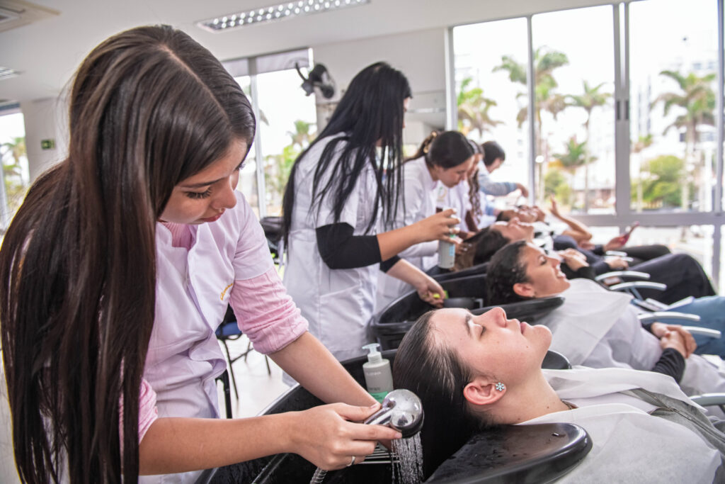 Trilha de Moda e Beleza: Destaque na Semana S do Comércio em Curitiba
