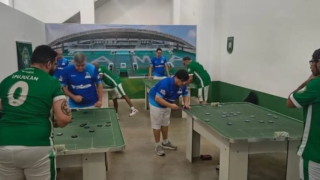 Curitiba recebe campeonatos nacionais de futebol de mesa e truco com participação de oito estados