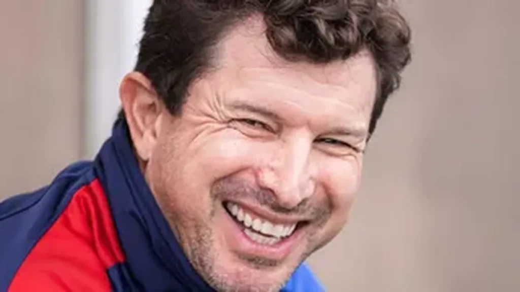 Mister Tcheco e o Paraná Clube: Estratégia para o Futuro do Futebol Paranaense Mister Tcheco e o Paraná Clube: Estratégia para o Futuro do Futebol Paranaense
