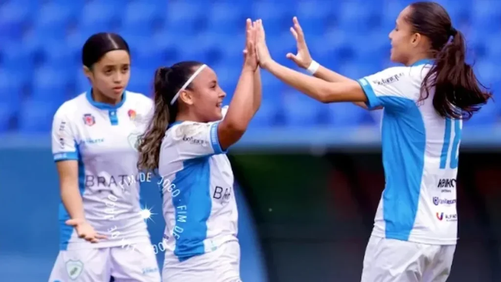 Londrina Tsuru goleia Paraná por 6 a 0 e fica perto da final do Paranaense Sub-17