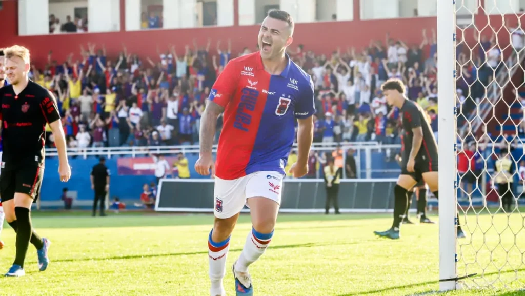 Paraná Clube lidera a Copa Paraná após vencer Paranavaí com gols decisivos