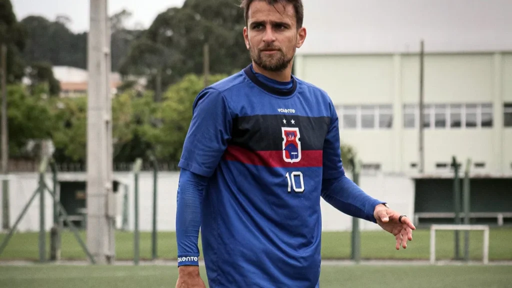 Paraná e Paranavaí se enfrentam na Vila Capanema com liderança em jogo na Copa Paraná