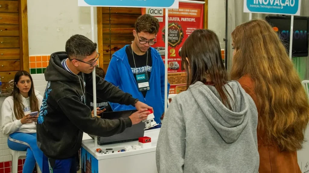 Semana da Inovação em Colombo destaca ciência, tecnologia e projetos estudantis