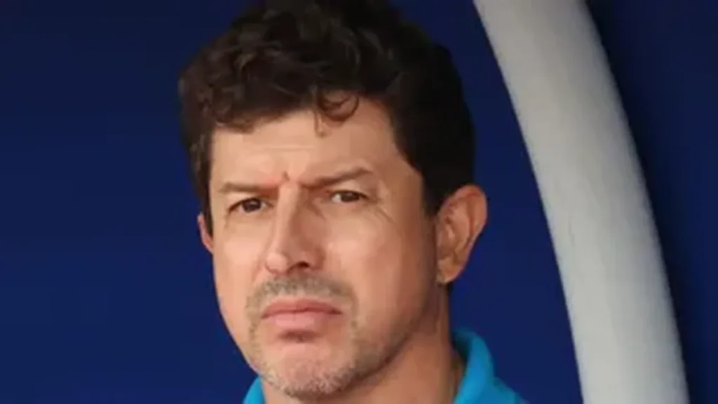 Tcheco inicia mudanças no Paraná Clube visando a Copa do Mundo do Estadual