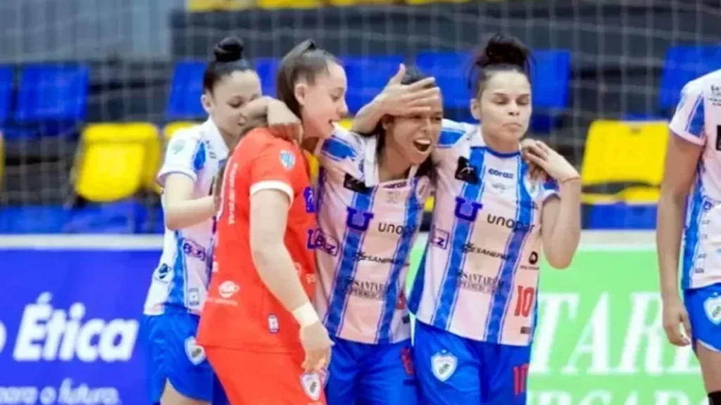 Londrina Futsal avança à semifinal do Paranaense Feminino com goleada histórica Londrina Futsal avança à semifinal do Paranaense Feminino com goleada histórica
