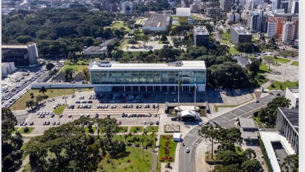 Primeiras-Damas do Paraná: Da Influência Social à Trajetória Política