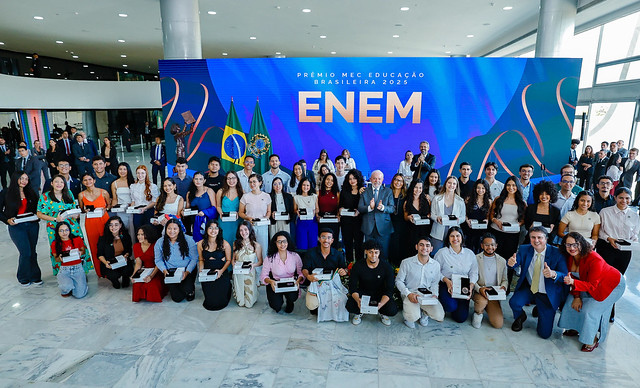 Educação como Caminho: Lula Encoraja Alunos no Dia do Enem 2025 Imagem do artigo