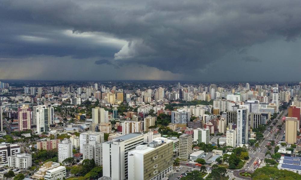 Chuva e Temperaturas Amenas Marcam a Chegada de 2026 no Paraná Chuva e Temperaturas Amenas Marcam a Chegada de 2026 no Paraná