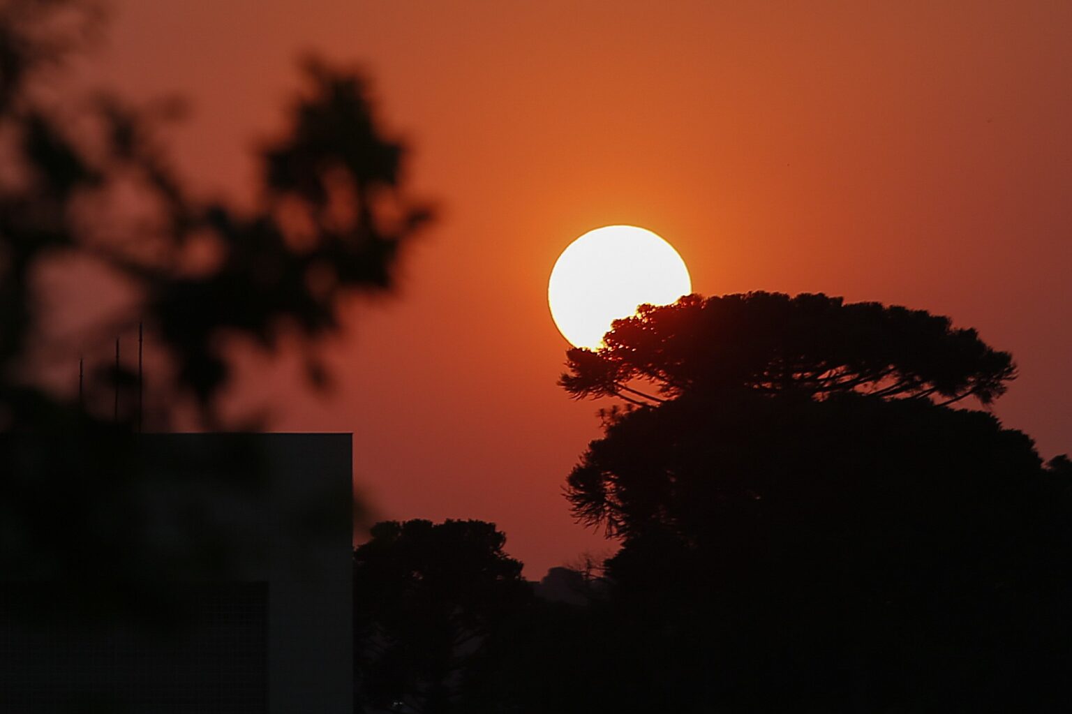 Cidades do Paraná sob Alerta Vermelho Registram Temperaturas Extremas em 2025