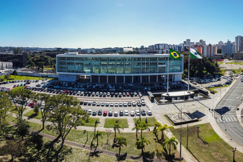 Institucionalização da IA no Paraná: Um Marco para a Administração Pública em 2025 Institucionalização da IA no Paraná: Um Marco para a Administração Pública em 2025