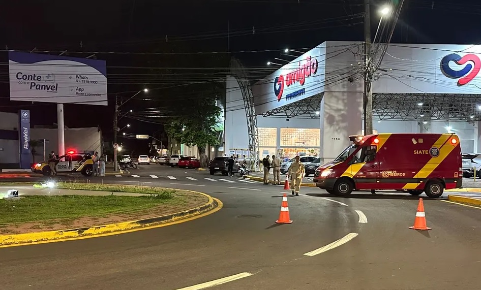 Motociclista Fica Ferido em Colisão com Carro em Apucarana Motociclista Fica Ferido em Colisão com Carro em Apucarana