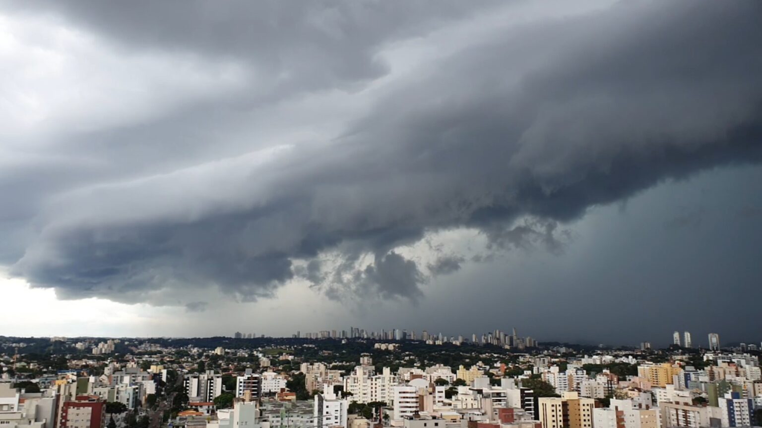 Alerta do Inmet: Tempestades em 313 cidades do Paraná nesta sexta-feira