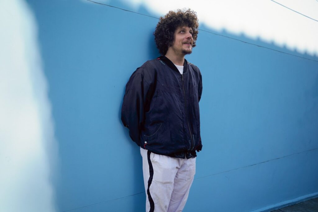Chico Chico Agita Curitiba com Turnê "Let It Burn / Deixa Arder" e Novo Álbum