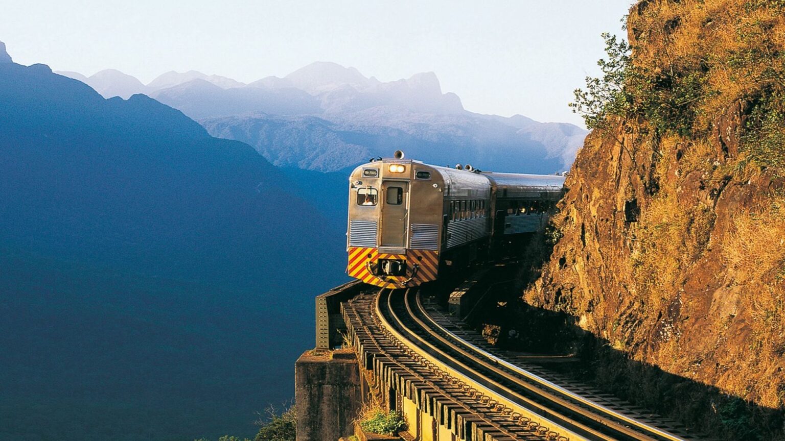 Descubra a Serra Verde Express: O Encanto do Trem no Paraná Descubra a Serra Verde Express: O Encanto do Trem no Paraná