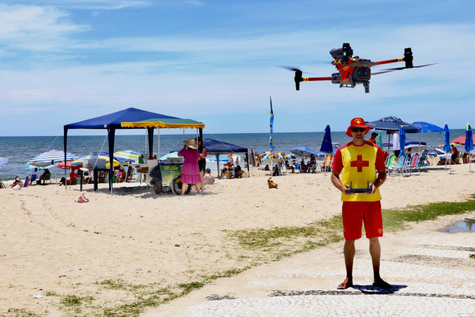 Drones Avançados: Bombeiros do Paraná Intensificam Prevenção a Afogamentos no Verão Drones Avançados: Bombeiros do Paraná Intensificam Prevenção a Afogamentos no Verão