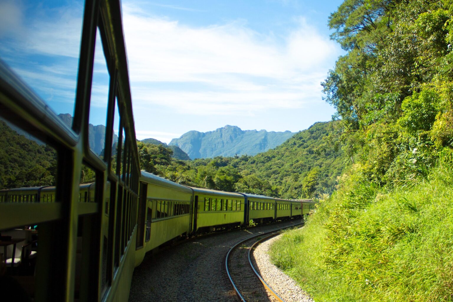 Litoral do Paraná: Transformações Atraem Turistas e Consolidam Destino Nacional