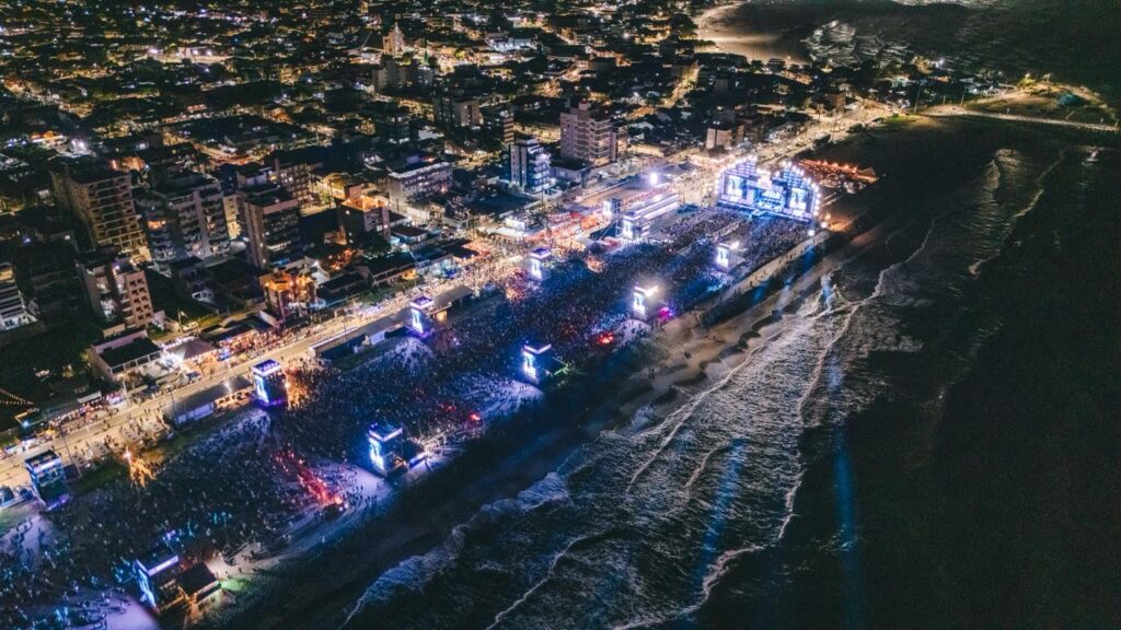 Roupa Nova Transforma a Praia de Matinhos em Coral A Céu Aberto e Emociona 151 Mil Pessoas Roupa Nova Transforma a Praia de Matinhos em Coral A Céu Aberto e Emociona 151 Mil Pessoas