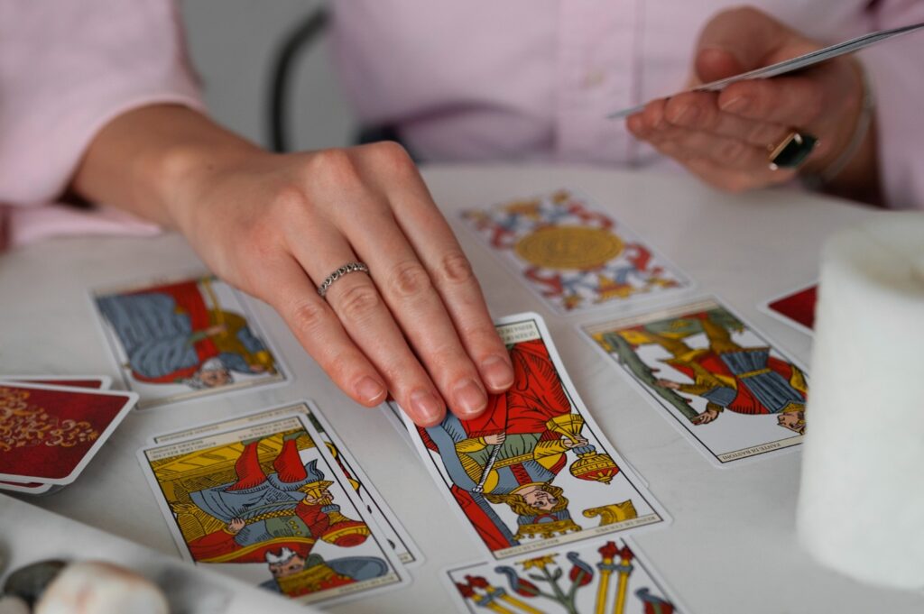Tarot de Janeiro de 2026: Previsões para Amor, Trabalho, Família e Saúde Tarot de Janeiro de 2026: Previsões para Amor, Trabalho, Família e Saúde