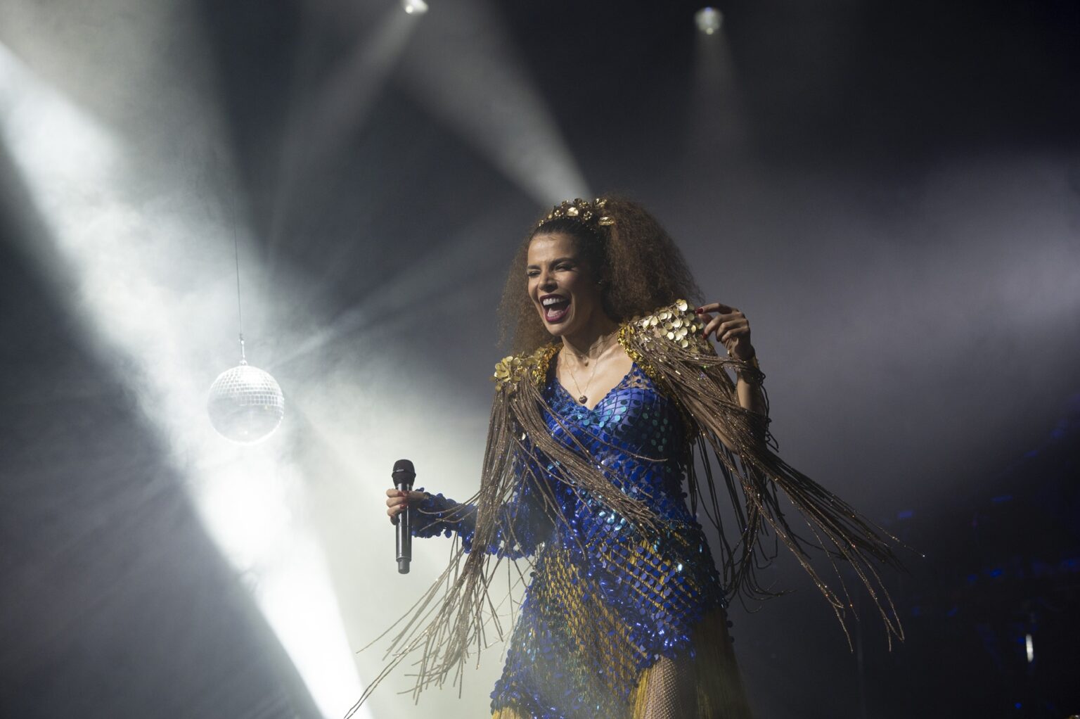 Vanessa da Mata Leva a Turnê "Todas Elas" a Curitiba com Virada de Lote Especial