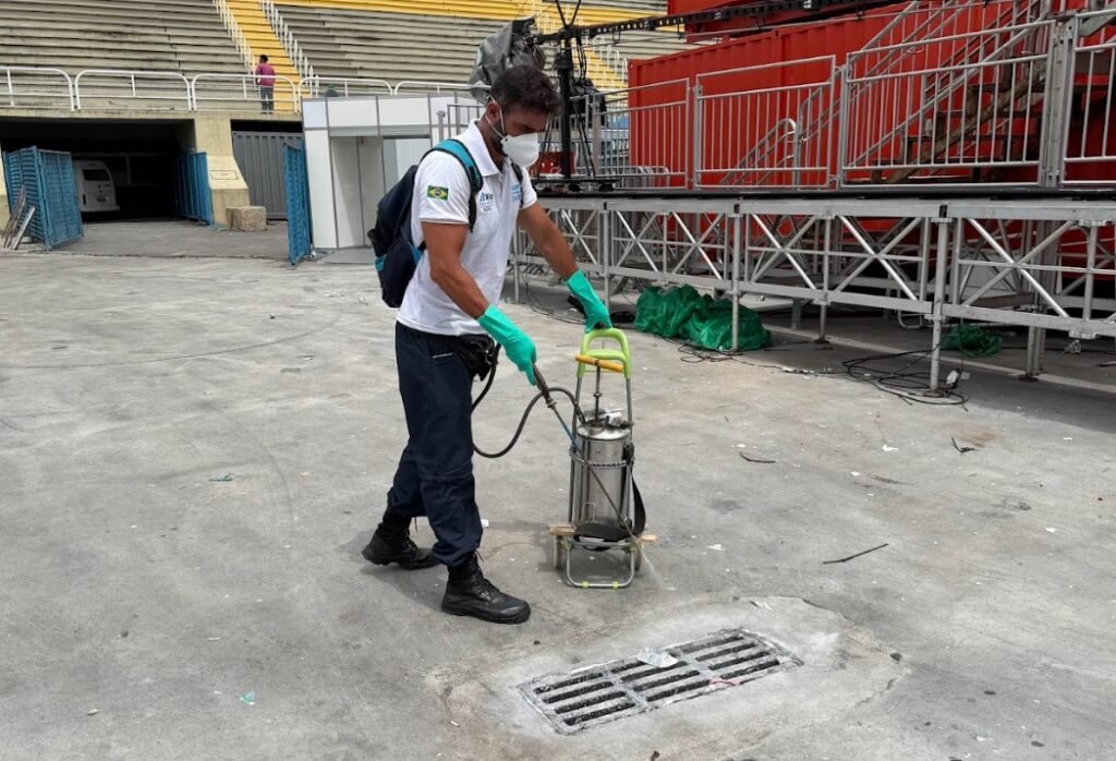 Ação da Secretaria de Saúde no Sambódromo: Combate ao Aedes Aegypti Durante o Carnaval Ação da Secretaria de Saúde no Sambódromo: Combate ao Aedes Aegypti Durante o Carnaval