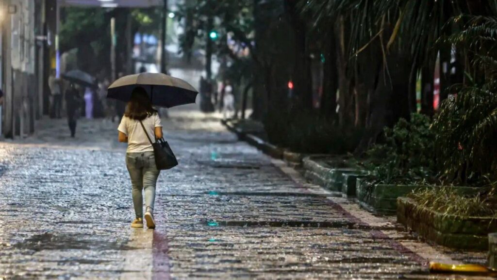 Alerta de Tempestades e Queda de Temperatura no Paraná: Prepare-se!