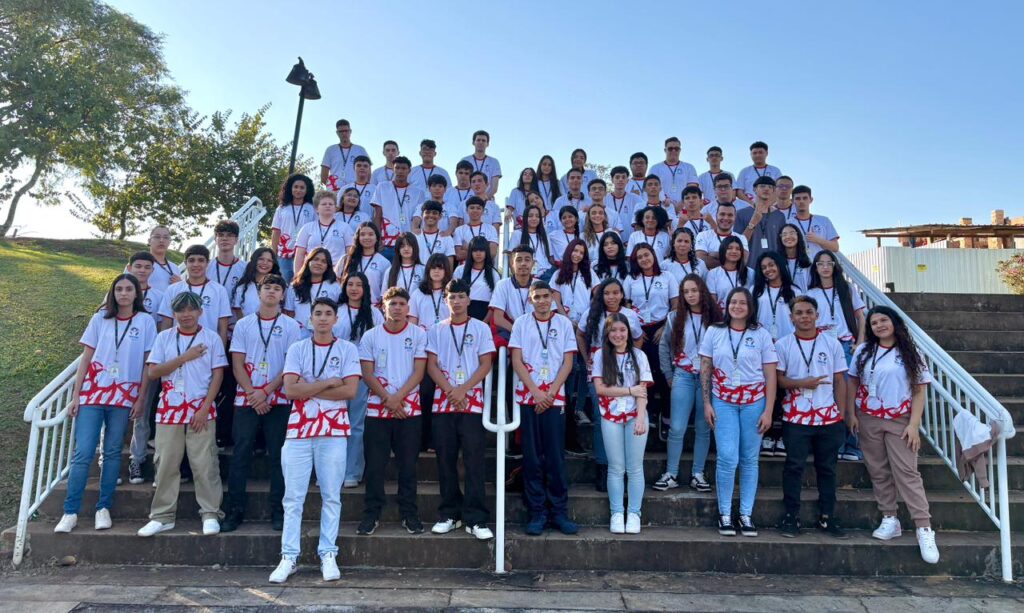 Capacitação Transformadora: Projeto Trilha Jovem Foz do Iguaçu Promove Inclusão no Turismo Capacitação Transformadora: Projeto Trilha Jovem Foz do Iguaçu Promove Inclusão no Turismo