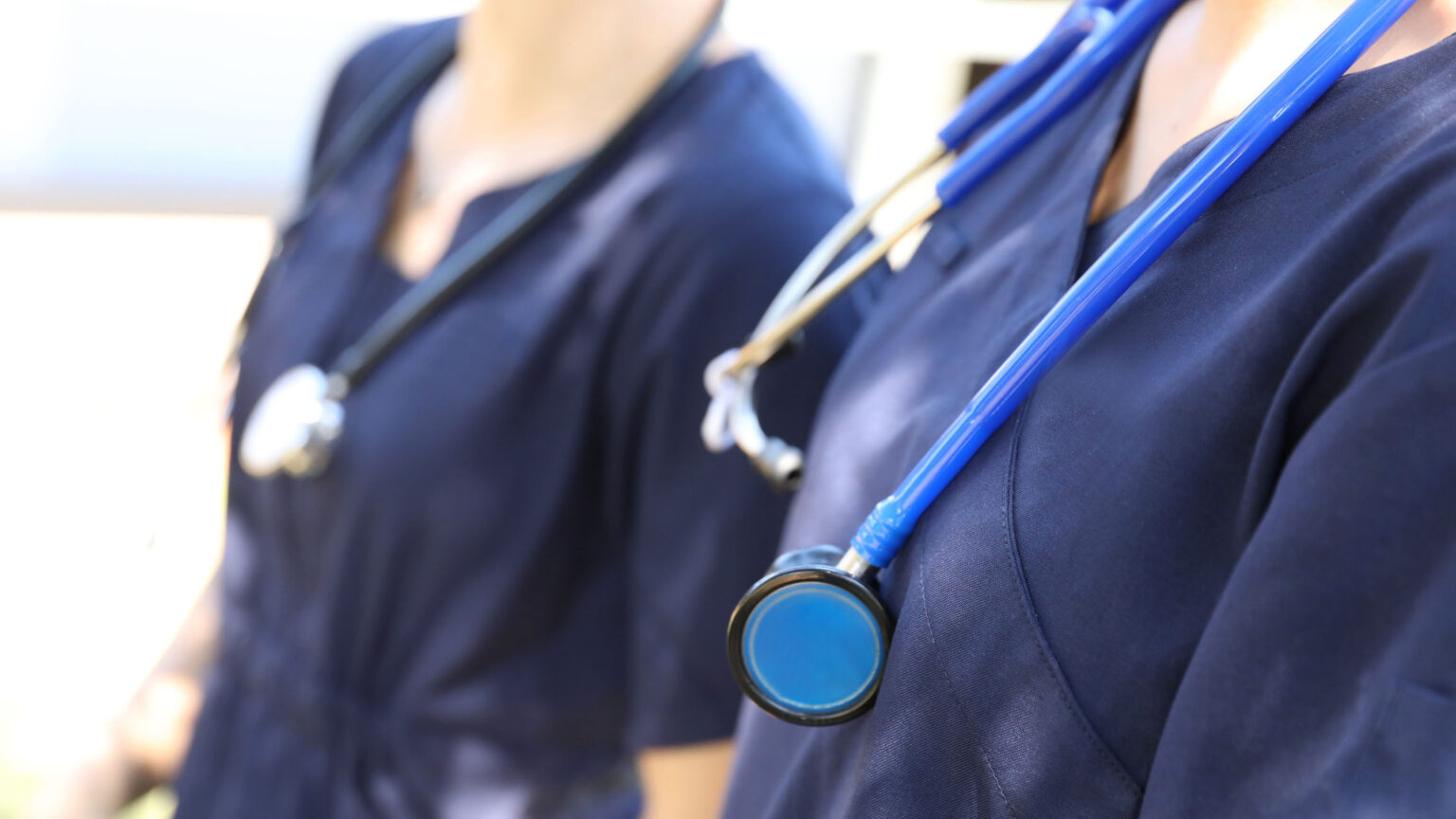 Cursos de Saúde e Bem-Estar Dominam Concorrência no Paraná pelo Sisu 2026