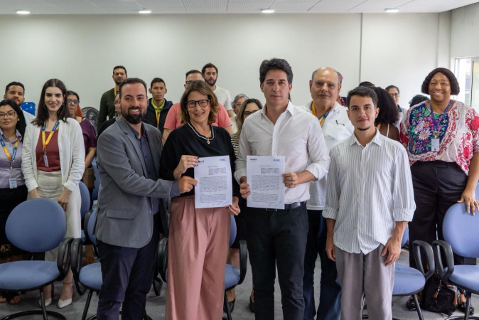 Governo do Paraná Firma Aliança com ACNUR para Apoio a Refugiados Governo do Paraná Firma Aliança com ACNUR para Apoio a Refugiados