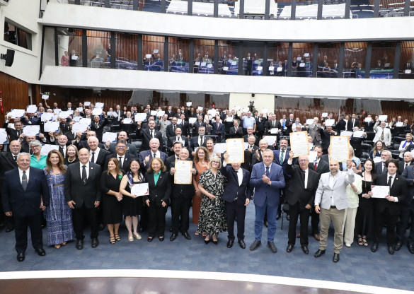 Homenagem ao Rock: Assembleia Legislativa do Paraná Reconhece Profissionais da Música Homenagem ao Rock: Assembleia Legislativa do Paraná Reconhece Profissionais da Música