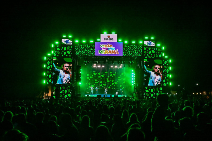 Noite Incrível na Ilha do Mel: Verão Maior Encanta Artistas e Público Noite Incrível na Ilha do Mel: Verão Maior Encanta Artistas e Público