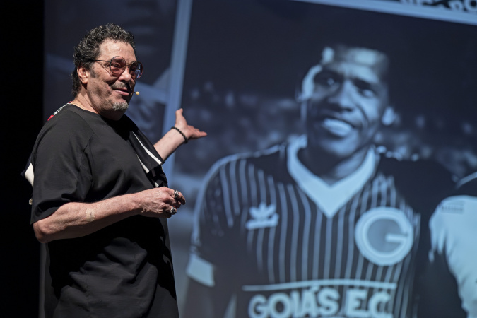 Walter Casagrande Jr. traz monólogo autobiográfico ‘Na Marca do Pênalti’ ao Guaíra Walter Casagrande Jr. traz monólogo autobiográfico 'Na Marca do Pênalti' ao Guaíra