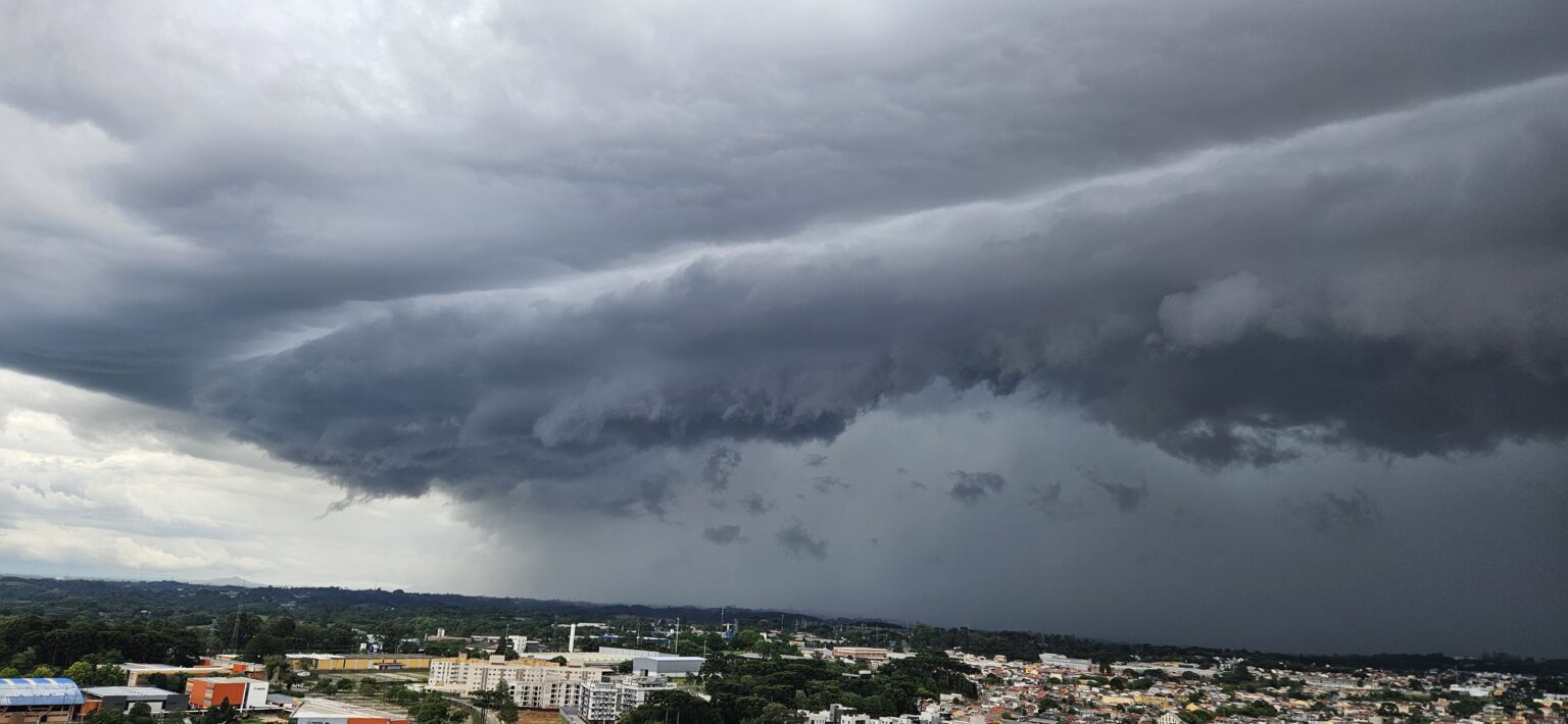 Ciclone Extratropical: Tempestades Ameaçam o Paraná nesta Semana Ciclone Extratropical: Tempestades Ameaçam o Paraná nesta Semana