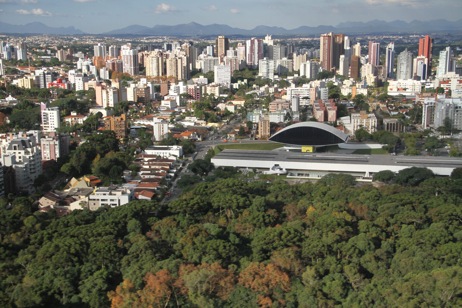 Curitiba pode perder 97 mil habitantes até 2050: entenda o fenômeno Curitiba pode perder 97 mil habitantes até 2050: entenda o fenômeno
