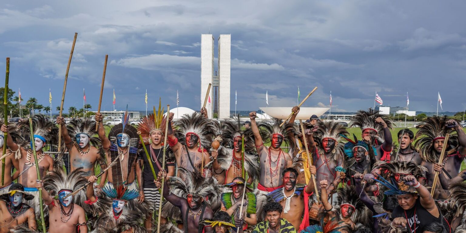 Demarcações Urgentes: A Luta dos Povos Indígenas no Dia Dedicado a Eles Demarcações Urgentes: A Luta dos Povos Indígenas no Dia Dedicado a Eles