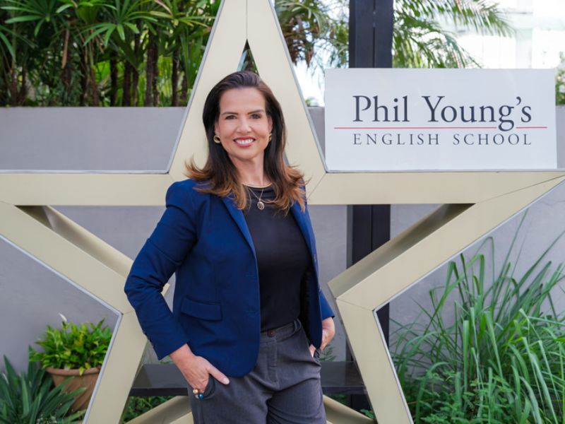 Phil Young’s English School: Quatro Décadas de Excelência no Ensino de Inglês em Curitiba Phil Young’s English School: Quatro Décadas de Excelência no Ensino de Inglês em Curitiba