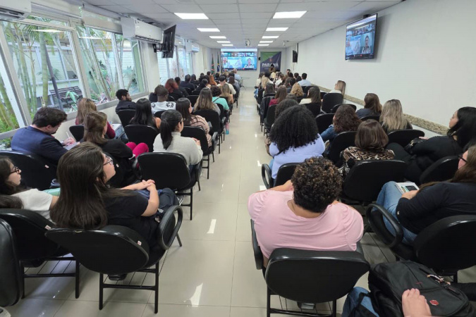 Qualificação em Saúde no Paraná: Novos Cursos para Profissionais e a Comunidade Qualificação em Saúde no Paraná: Novos Cursos para Profissionais e a Comunidade