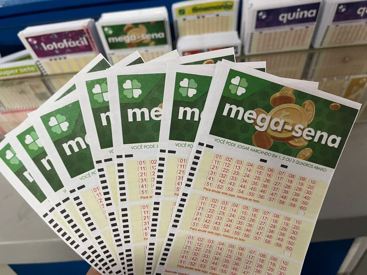Curitiba: Aposta de R$ 42 Fatura Mais de R$ 127 Milhões na Mega-Sena Curitiba: Aposta de R$ 42 Fatura Mais de R$ 127 Milhões na Mega-Sena