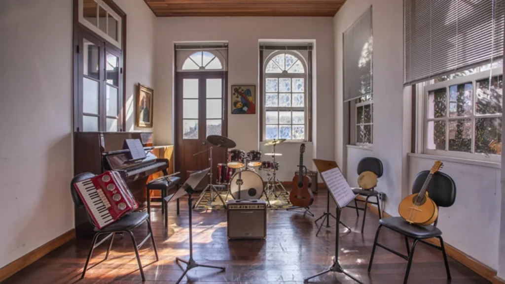 Curitiba oferece bolsas de até R$ 3 mil para jovens instrumentistas na Orquestra Jovem de Música Bra
