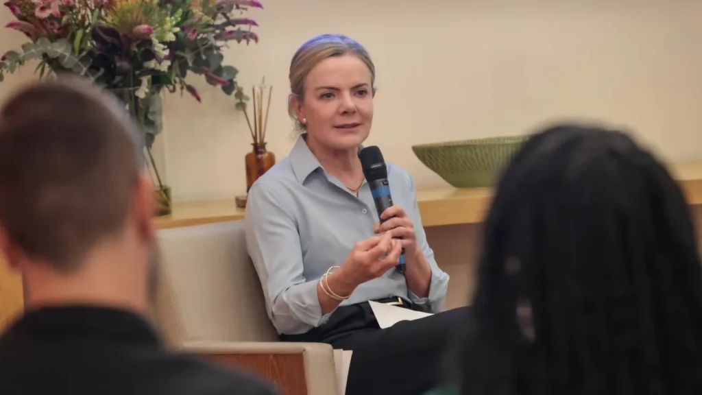 Gleisi Hoffmann reforça saúde e representatividade feminina em campanha ao Senado pelo Paraná