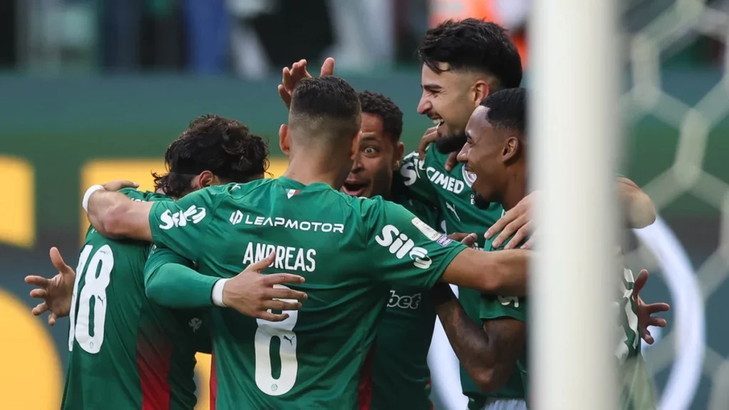 Palmeiras vence Vasco por 4 a 1 e amplia vantagem no Brasileirão