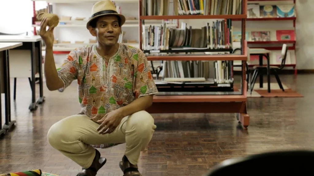 Espetáculo em Curitiba resgata a cultura afro-brasileira com narrativa viva Espetáculo em Curitiba resgata a cultura afro-brasileira com narrativa viva