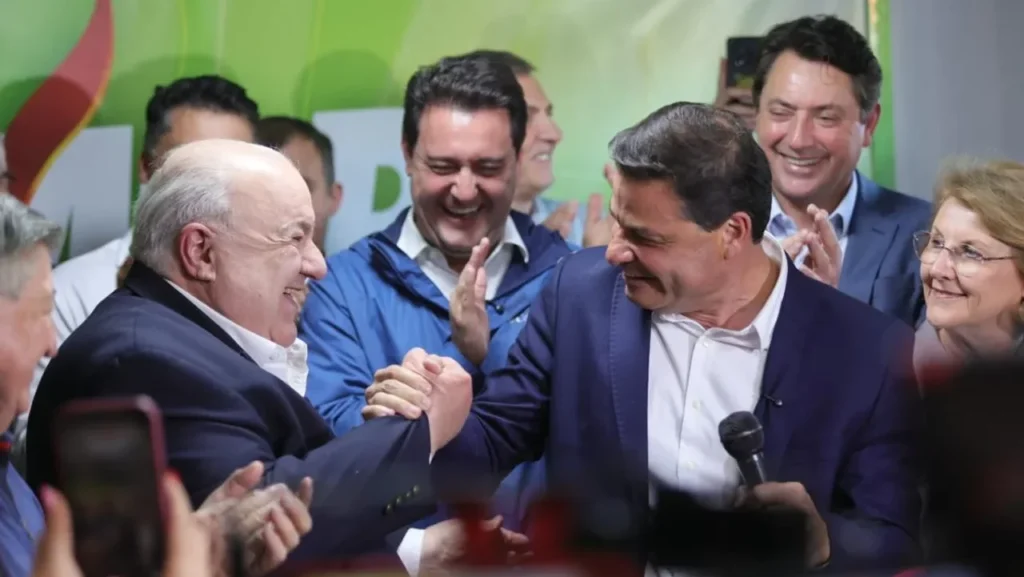 Sandro Alex apresenta plano para transformar Paraná na 3ª maior economia com 300 km de rodovias de concreto Sandro Alex apresenta plano para transformar Paraná na 3ª maior economia com 300 km de rodovias de c