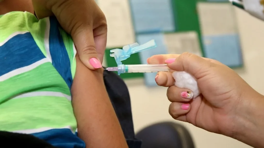Vacinação no Paraná: Campanha Multivacinação Termina, Mas Imunização Segue Garantida