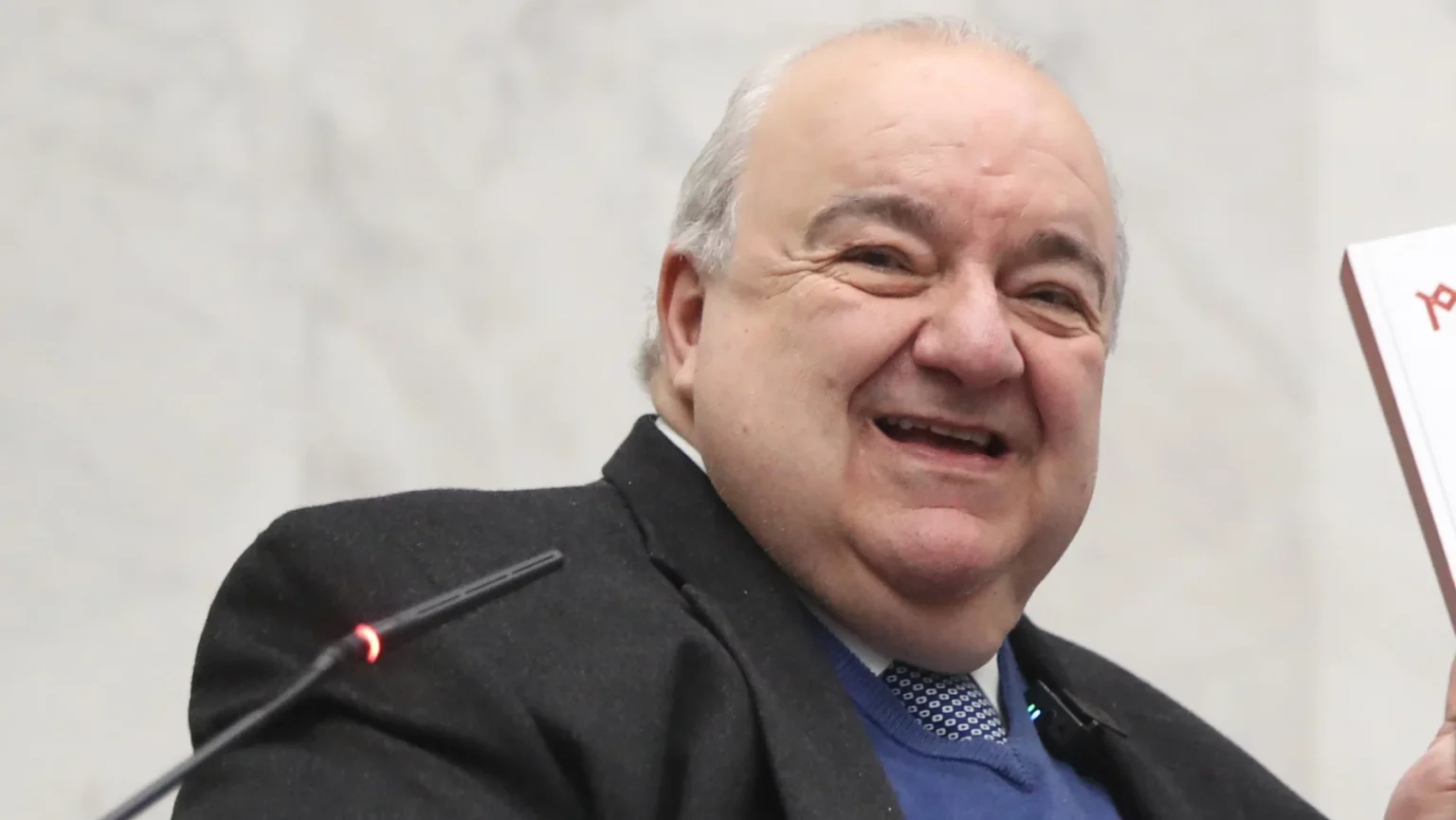 Rafael Greca segue hospitalizado após queda durante campanha no Oeste do Paraná
