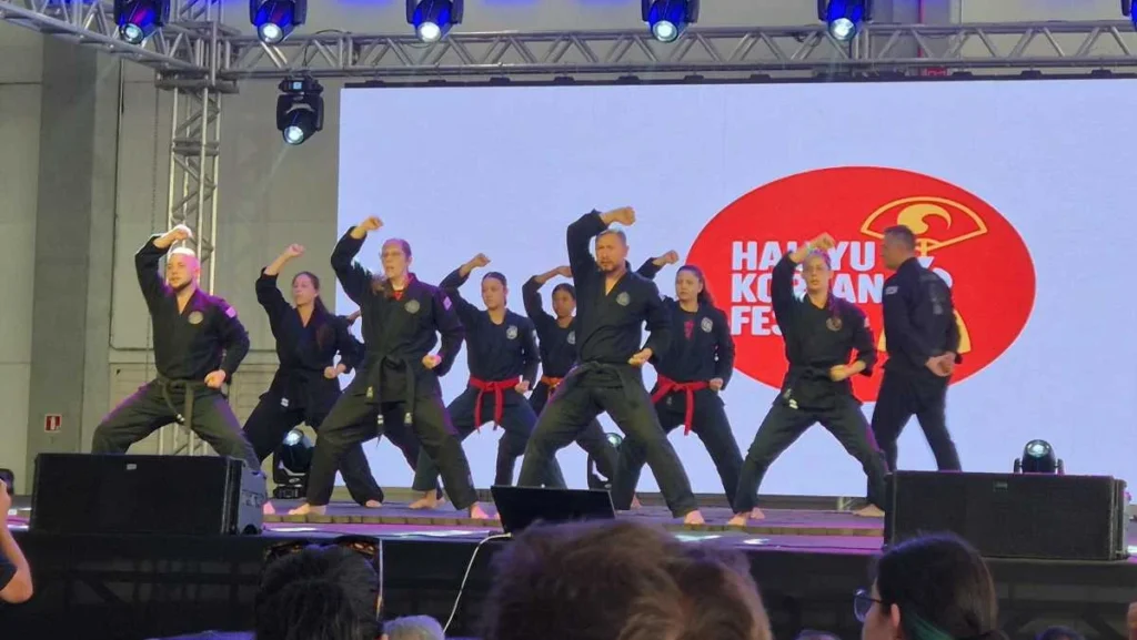 Feriado em Curitiba: Festivais de K-pop e Cultura Gaúcha Agitam a Cidade Feriado em Curitiba: Festivais de K-pop e Cultura Gaúcha Agitam a Cidade